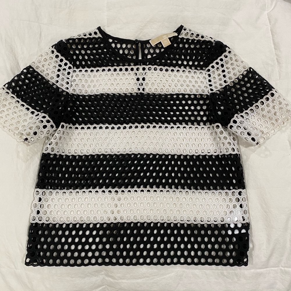 Michael Kors Black & White top!!